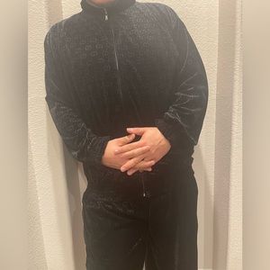 Black velour, tracksuit, zip up jacket and matching pants very soft size 2xl.